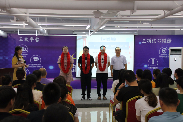 譽豐冠軍合影.jpg 譽豐冠軍合影.jpg